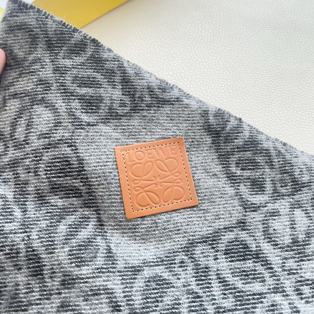 👑👑新款顶级原单中性款‼️罗意威【LW条纹长巾】很幸運拿到這個品牌的東西，真的不多見，很少在國內做訂單，