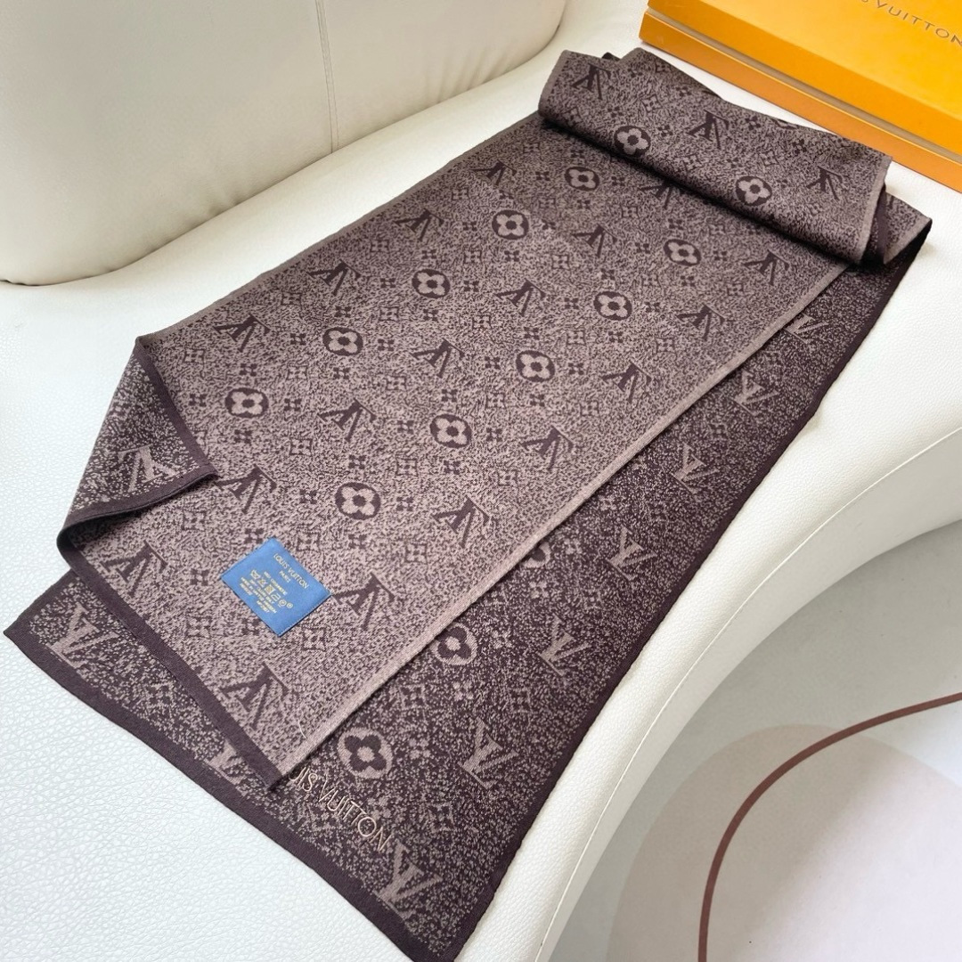 爆款上新 情侣款👍👍LV 独家牛货🐂 奢华尽在尺寸之间，高端品质‼️具有超高羊绒品质才会被此品牌青睐‼️