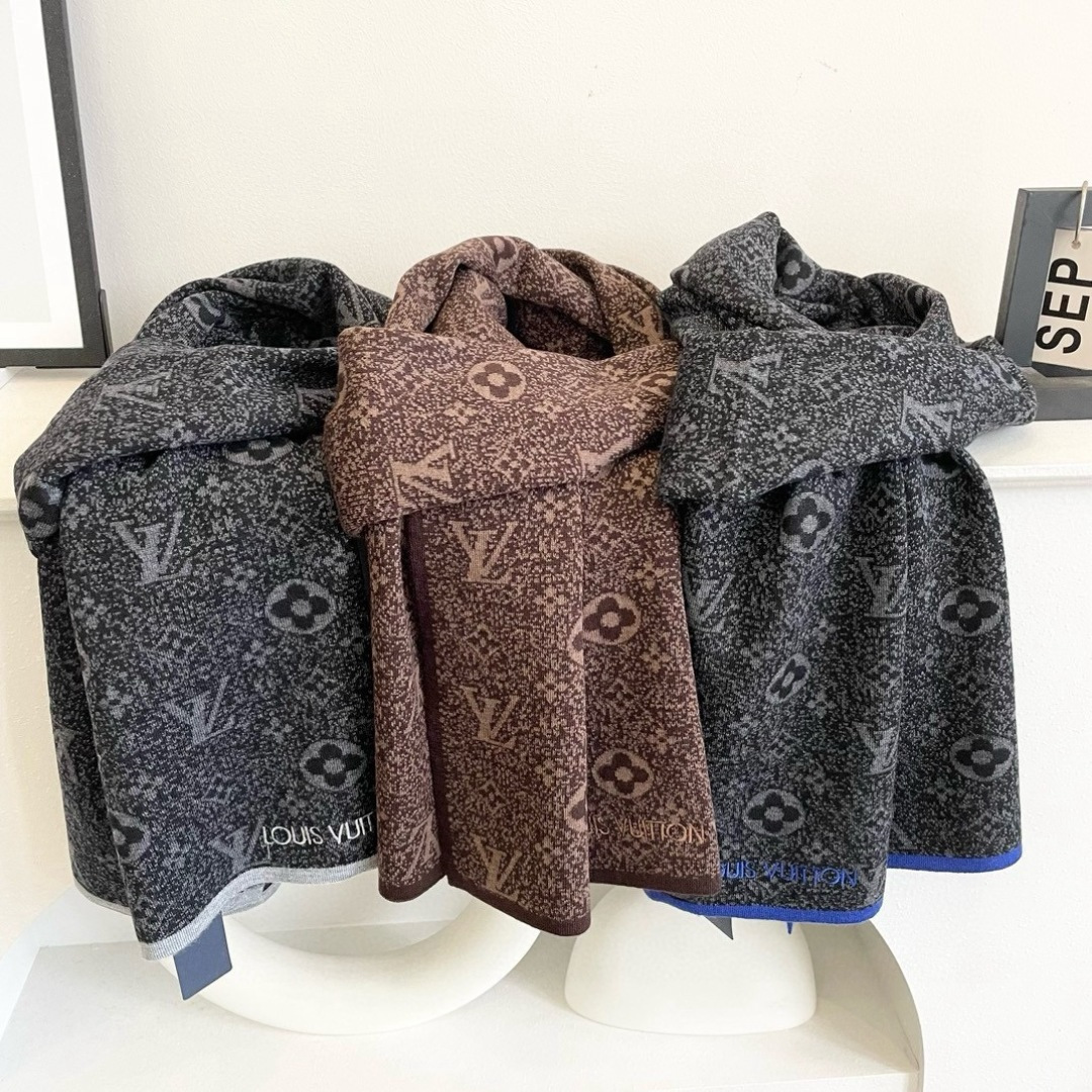 爆款上新 情侣款👍👍LV 独家牛货🐂 奢华尽在尺寸之间，高端品质‼️具有超高羊绒品质才会被此品牌青睐‼️