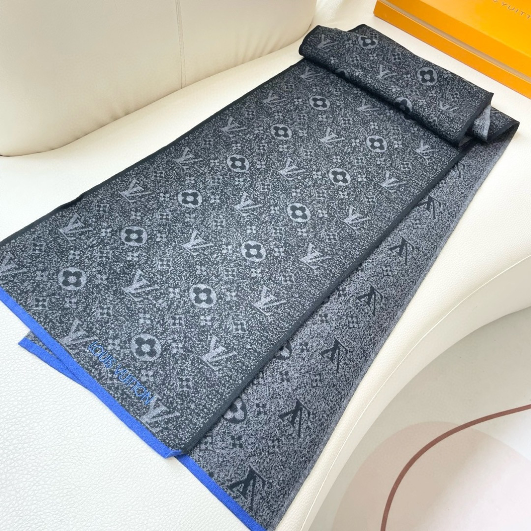 爆款上新 情侣款👍👍LV 独家牛货🐂 奢华尽在尺寸之间，高端品质‼️具有超高羊绒品质才会被此品牌青睐‼️