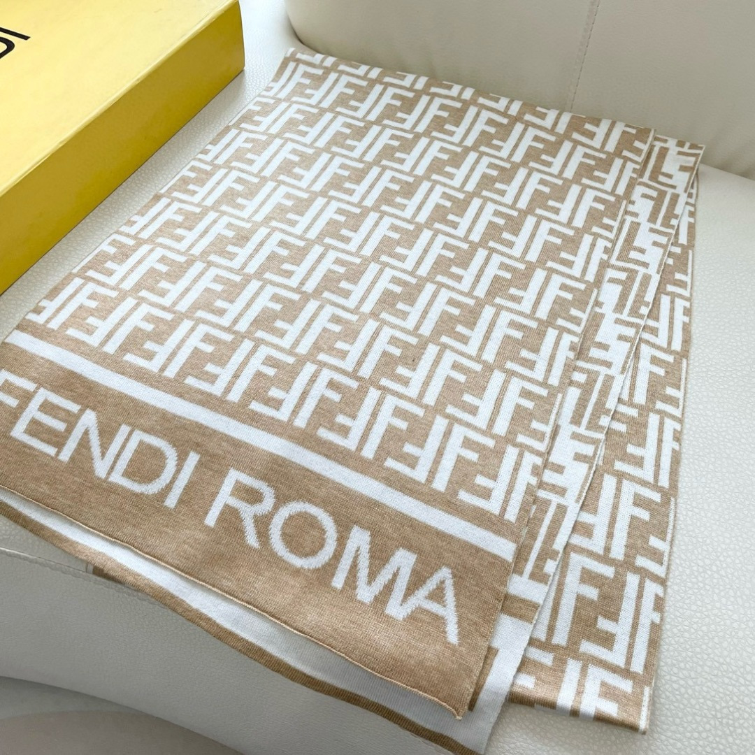 爆款上新 情侣款👍👍芬迪 独家牛货🐂 奢华尽在尺寸之间，高端品质‼️具有超高羊绒品质才会被此品牌青睐‼️