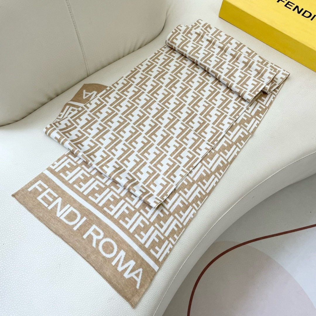 爆款上新 情侣款👍👍芬迪 独家牛货🐂 奢华尽在尺寸之间，高端品质‼️具有超高羊绒品质才会被此品牌青睐‼️