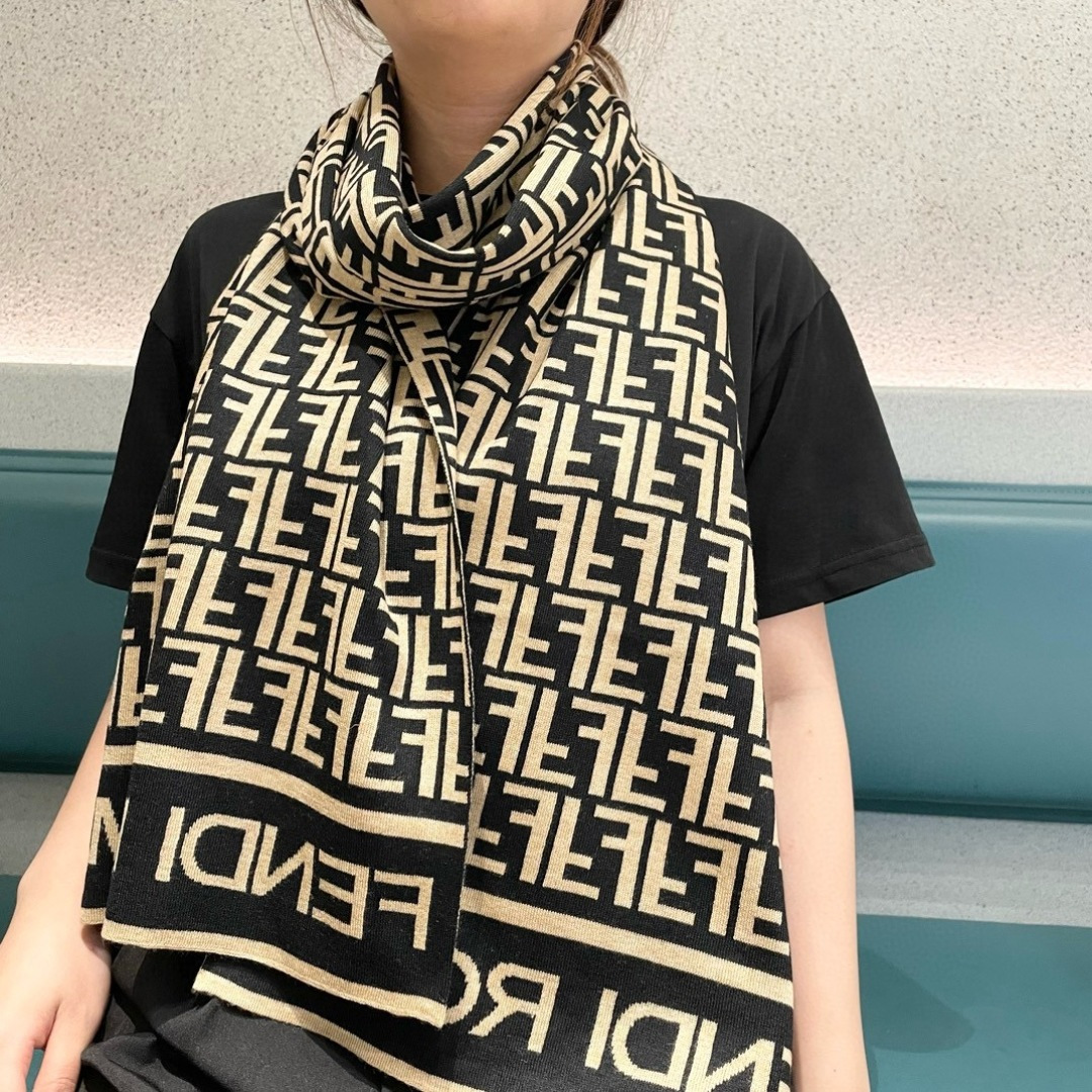 爆款上新 情侣款👍👍芬迪 独家牛货🐂 奢华尽在尺寸之间，高端品质‼️具有超高羊绒品质才会被此品牌青睐‼️