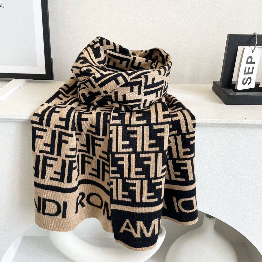 爆款上新 情侣款👍👍芬迪 独家牛货🐂 奢华尽在尺寸之间，高端品质‼️具有超高羊绒品质才会被此品牌青睐‼️