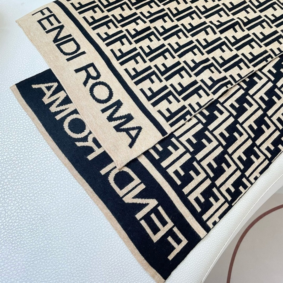 爆款上新 情侣款👍👍芬迪 独家牛货🐂 奢华尽在尺寸之间，高端品质‼️具有超高羊绒品质才会被此品牌青睐‼️