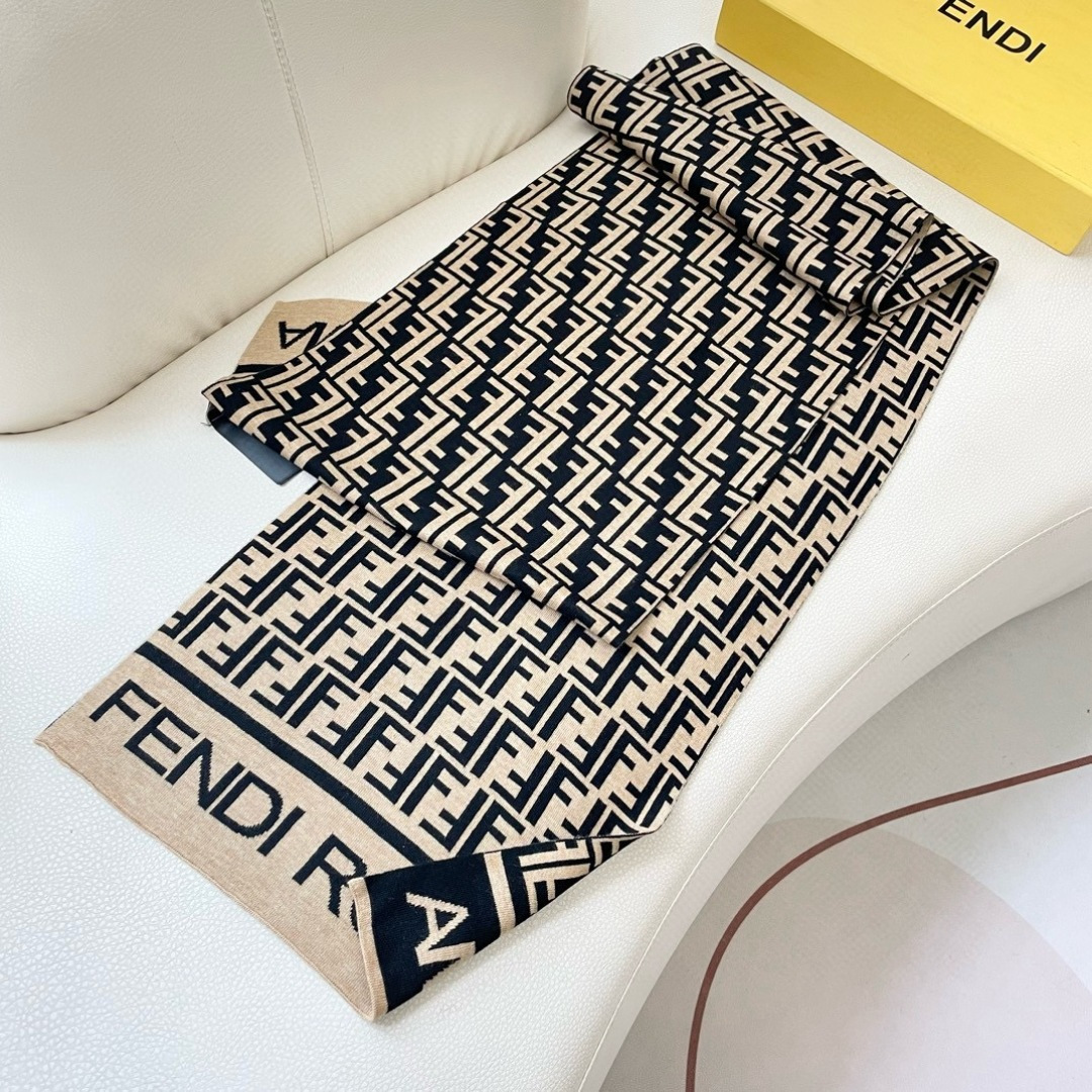 爆款上新 情侣款👍👍芬迪 独家牛货🐂 奢华尽在尺寸之间，高端品质‼️具有超高羊绒品质才会被此品牌青睐‼️