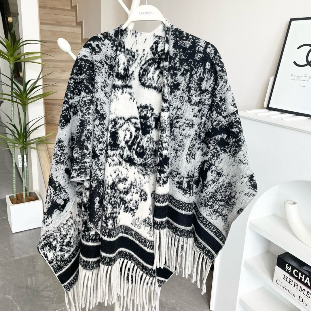 ✨重磅推荐‼️CD动物印花大方巾❗️围巾披肩毛毯三用，超级惊艳的一款！百分百保真！超唯美的一款正品订单，