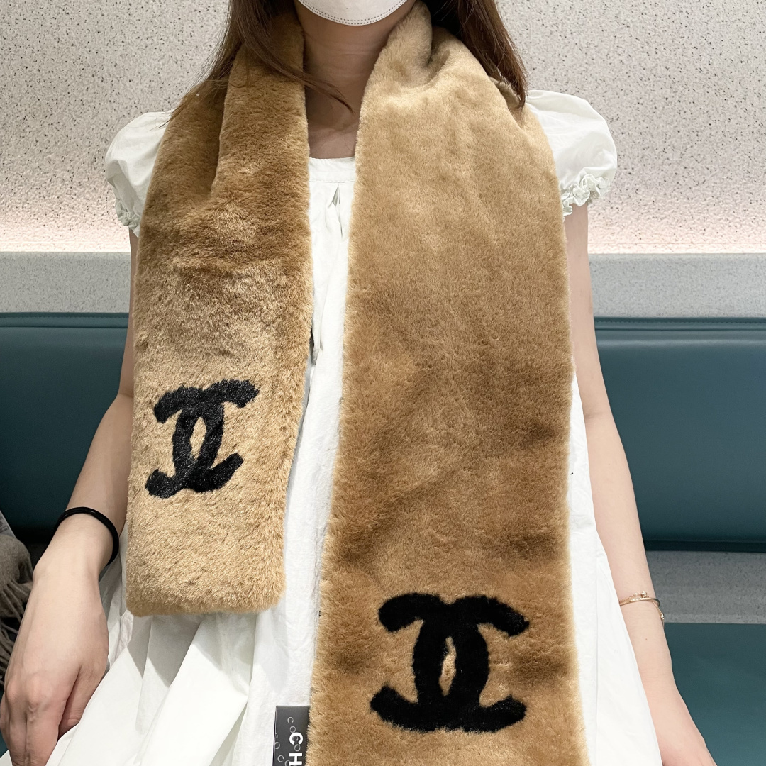 【▪️超级保暖Chanel秋冬新款！！！】简约奢华大气白富美，进口人工皮草和羊绒的结合，高级的范畴已不只
