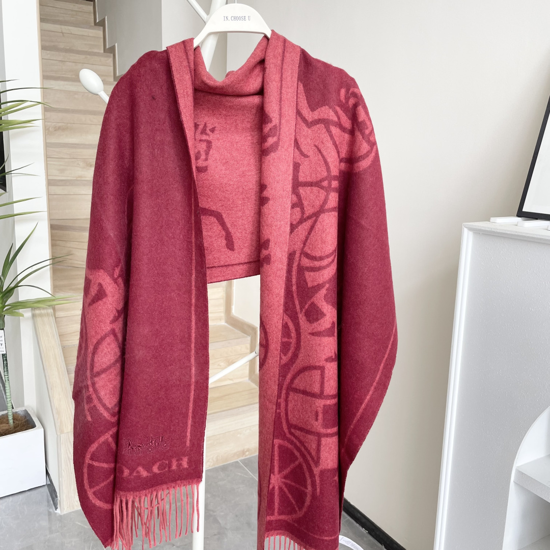 高版本✨【经典款】COACH经典 蔻驰披肩也太好看了吧！不仅有颜值还有品质，羊绒，手感超级软糯和舒服，尺