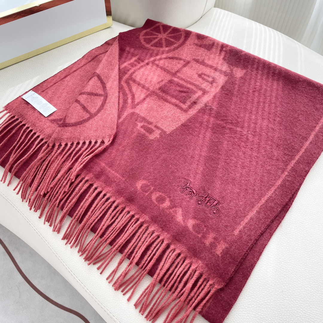 高版本✨【经典款】COACH经典 蔻驰披肩也太好看了吧！不仅有颜值还有品质，羊绒，手感超级软糯和舒服，尺