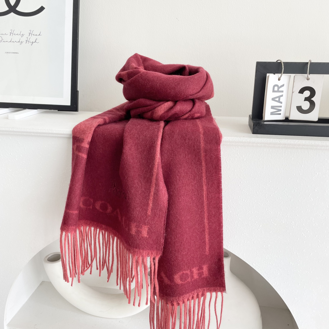 高版本✨【经典款】COACH经典 蔻驰披肩也太好看了吧！不仅有颜值还有品质，羊绒，手感超级软糯和舒服，尺