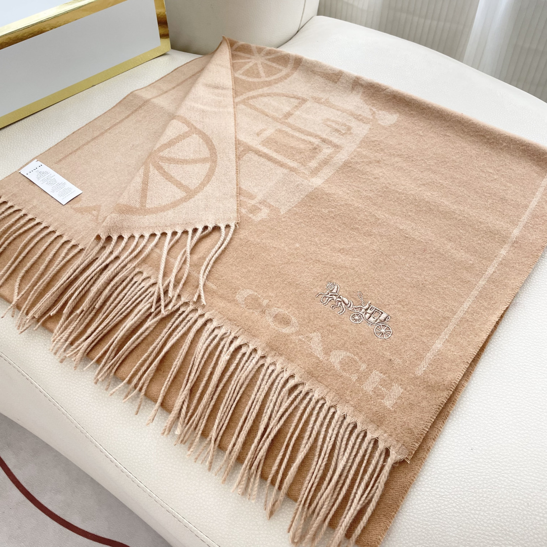 高版本✨【经典款】COACH经典 蔻驰披肩也太好看了吧！不仅有颜值还有品质，羊绒，手感超级软糯和舒服，尺