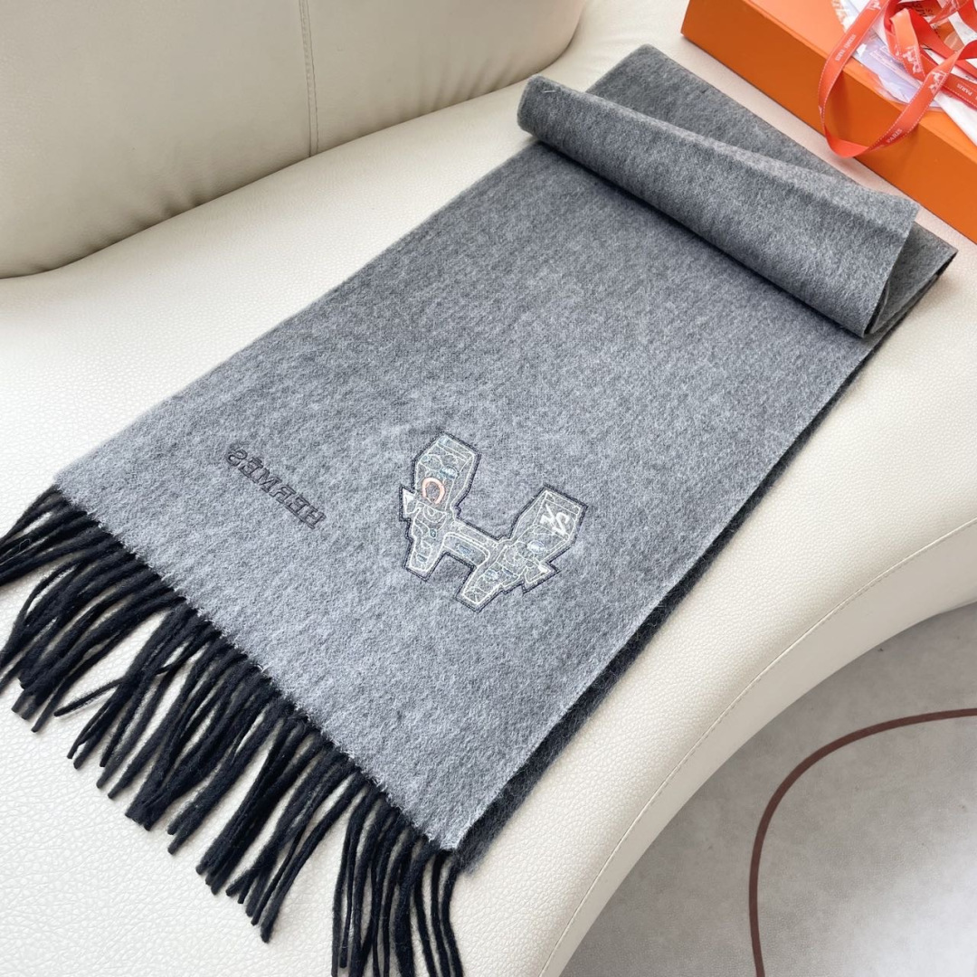 上新2025爱马仕男女款围巾且买且珍惜😍~都是出口订单所以比较难遇❤️东西讲究少而精😍好看的一定要收😎这