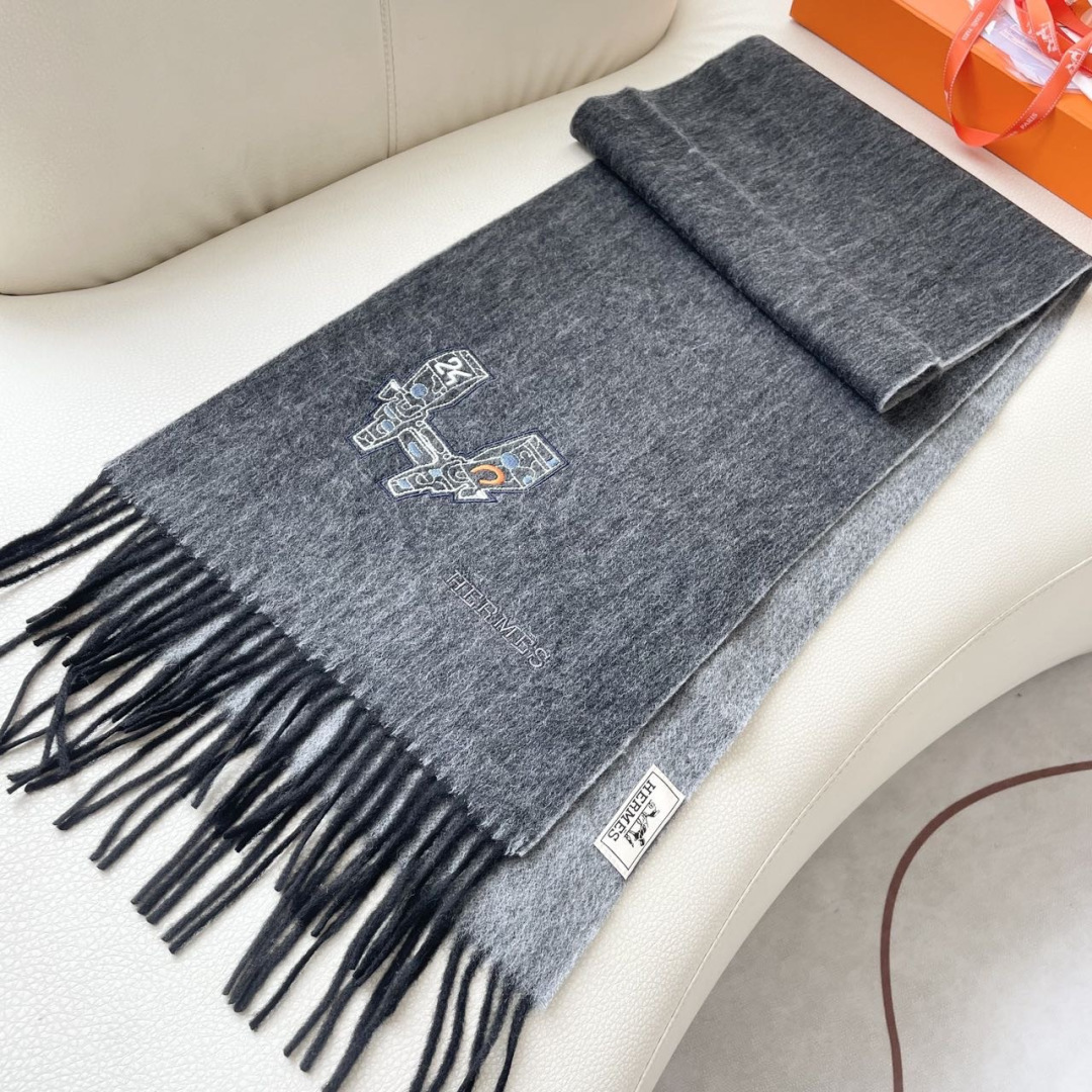 上新2025爱马仕男女款围巾且买且珍惜😍~都是出口订单所以比较难遇❤️东西讲究少而精😍好看的一定要收😎这