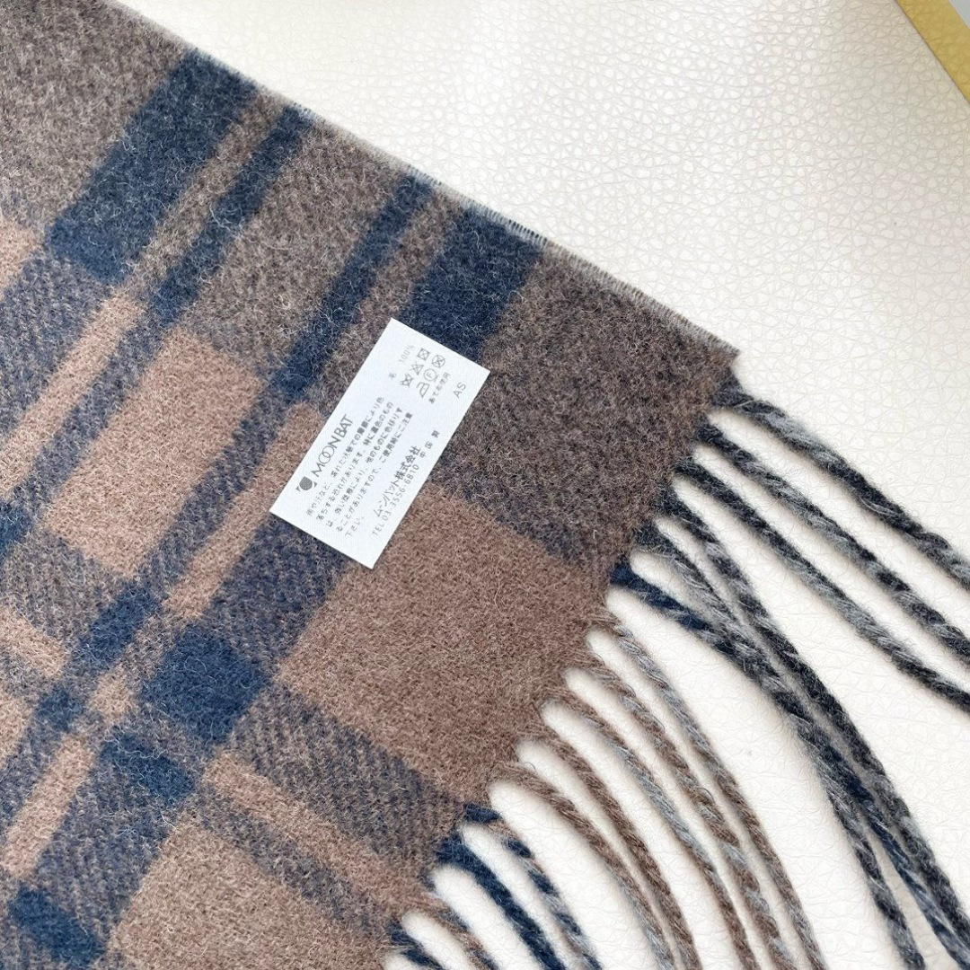 vivienne西太后 可披肩可围巾终于来啦，性价比爆棚的原单西太后土星双色羊毛围巾温暖又百搭。秋冬羊毛