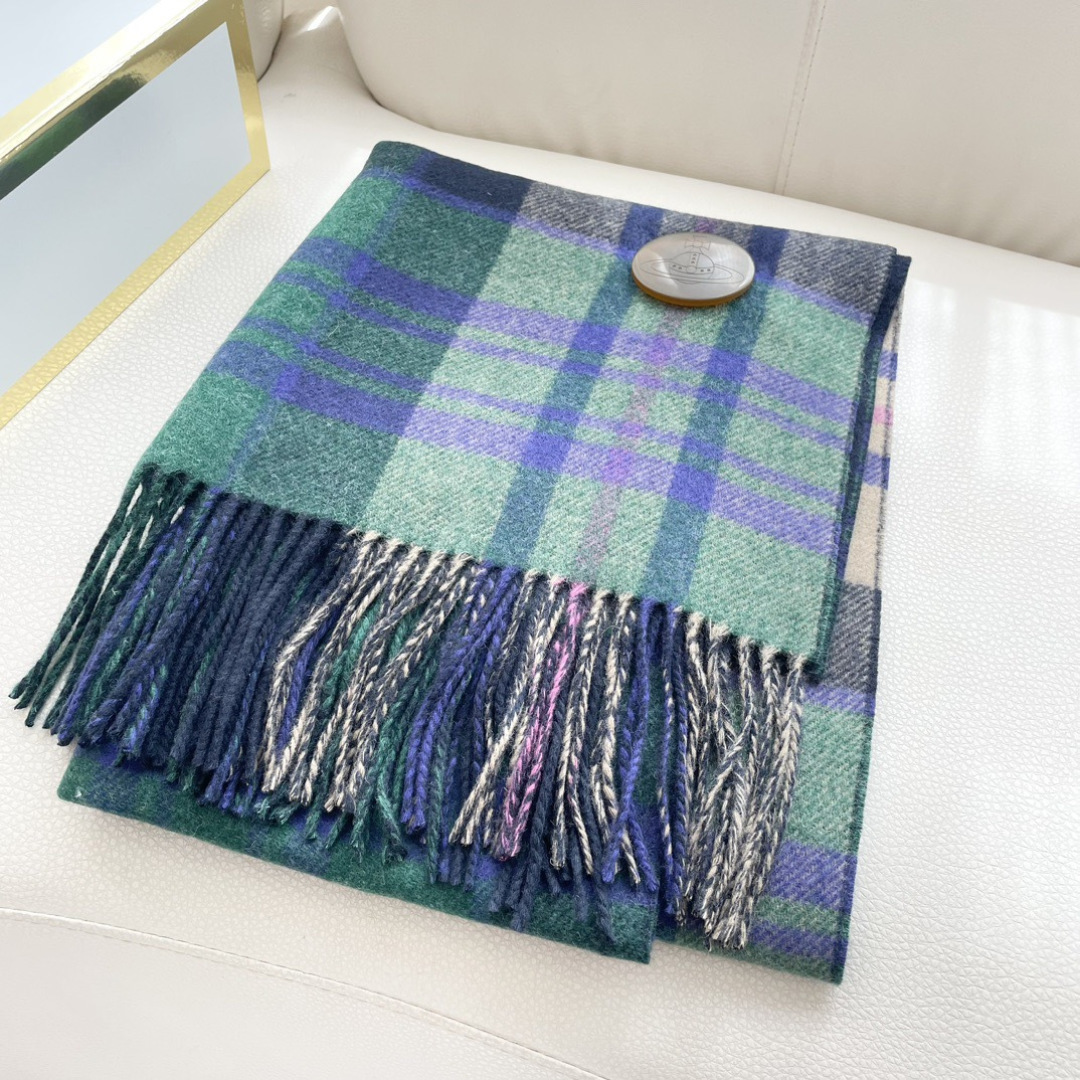 vivienne西太后 可披肩可围巾终于来啦，性价比爆棚的原单西太后土星双色羊毛围巾温暖又百搭。秋冬羊毛