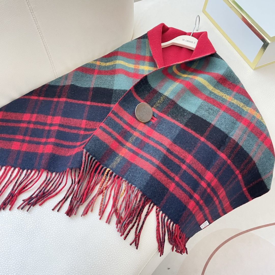 vivienne西太后 可披肩可围巾终于来啦，性价比爆棚的原单西太后土星双色羊毛围巾温暖又百搭。秋冬羊毛