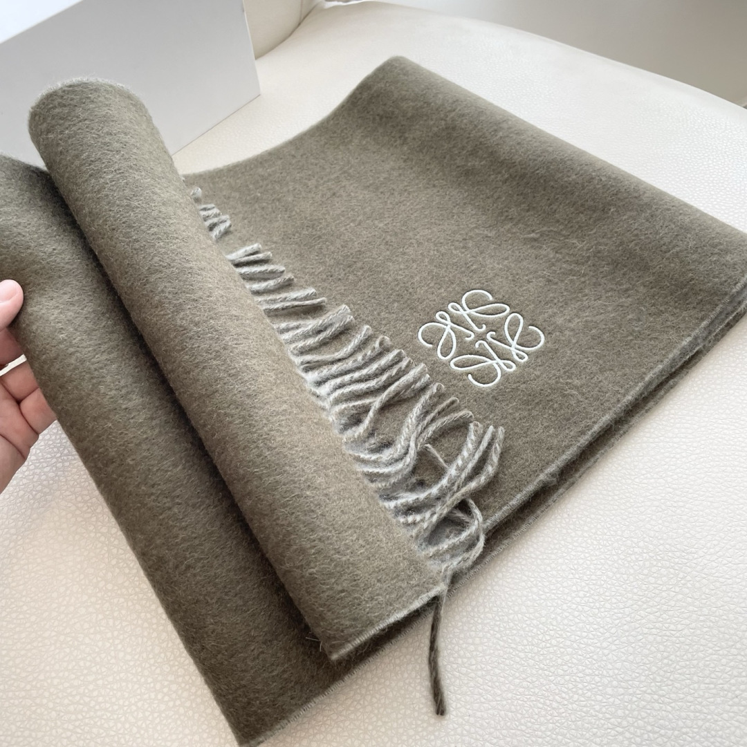 👑👑顶级原单中性款‼️罗意威 很幸運拿到這個品牌的東西，真的不多見，很少在國內做訂單，款式真的少的可怜❗