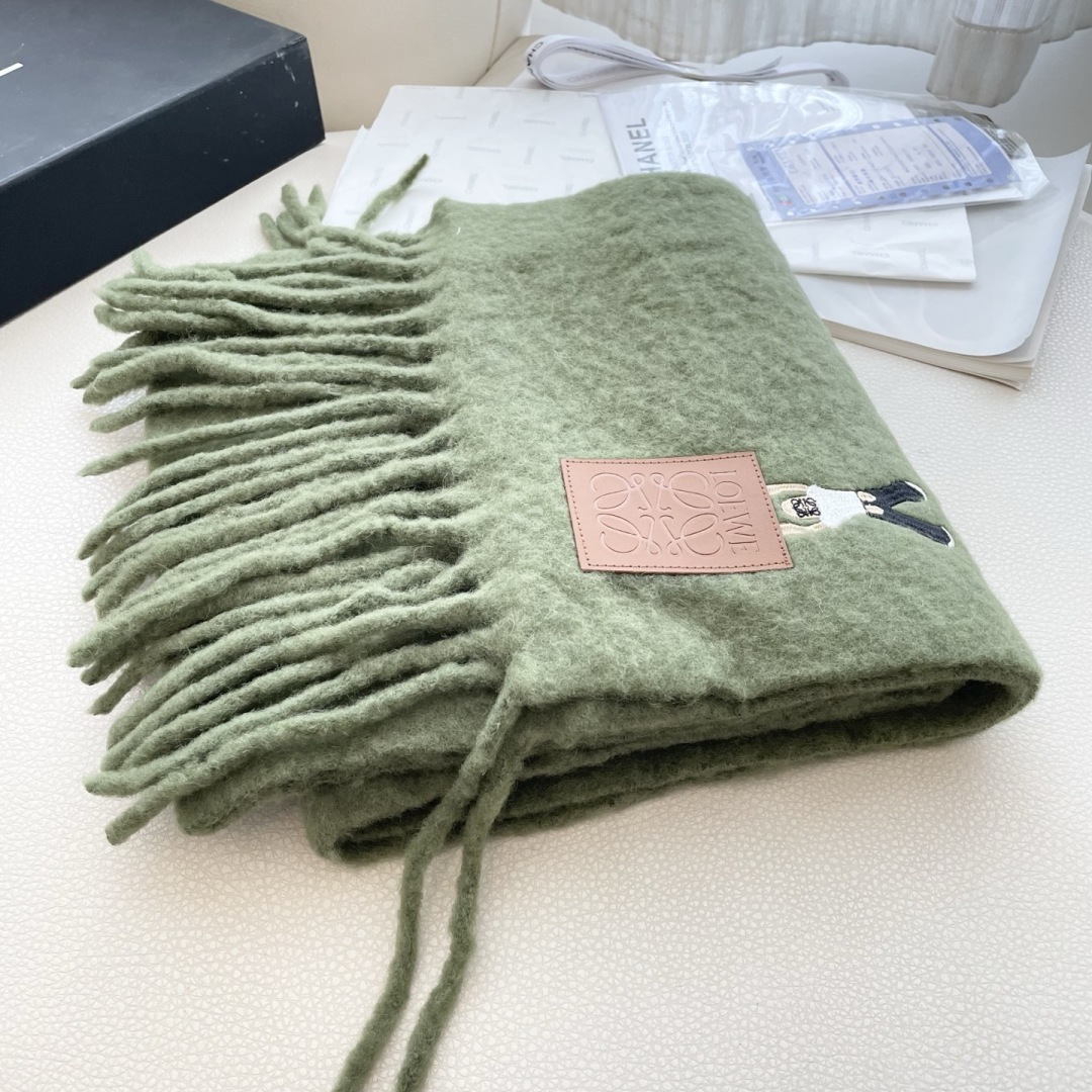 ❤️️2025年罗意威超美新款马海毛围巾！超级推荐入手！】质感好货！主打的马海毛围巾~据说超难买哦！！打