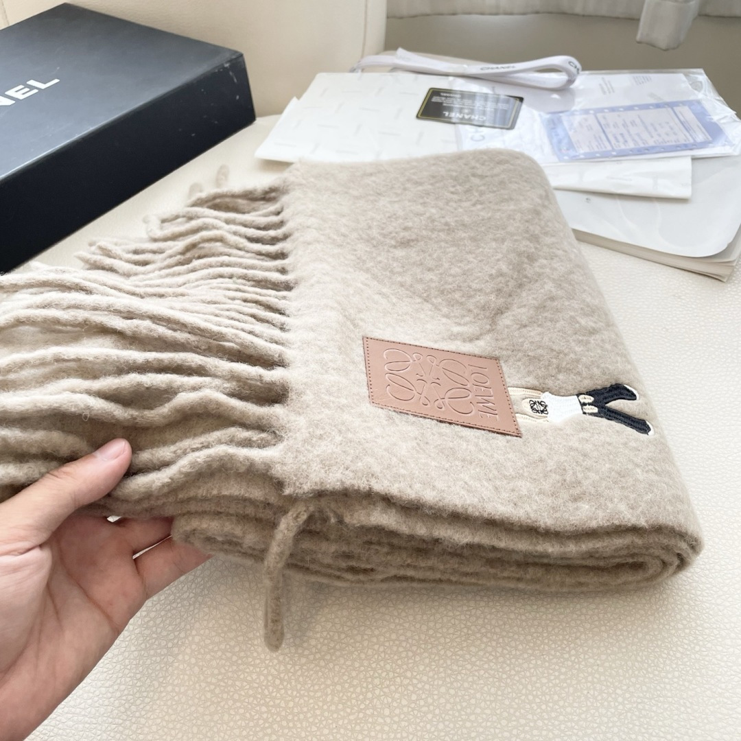 ❤️️2025年罗意威超美新款马海毛围巾！超级推荐入手！】质感好货！主打的马海毛围巾~据说超难买哦！！打