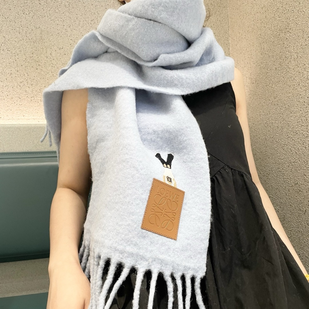 ❤️️2025年罗意威超美新款马海毛围巾！超级推荐入手！】质感好货！主打的马海毛围巾~据说超难买哦！！打