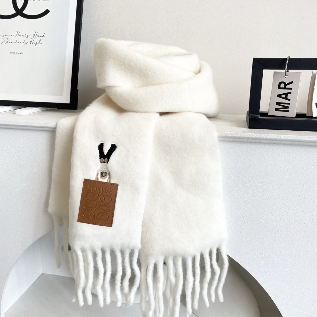 ❤️️2025年罗意威超美新款马海毛围巾！超级推荐入手！】质感好货！主打的马海毛围巾~据说超难买哦！！打