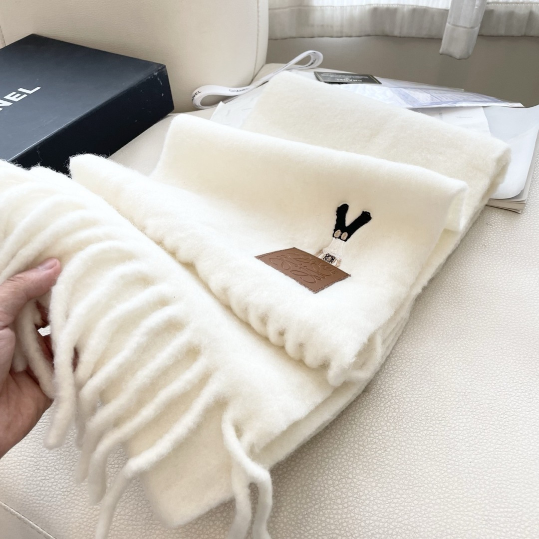 ❤️️2025年罗意威超美新款马海毛围巾！超级推荐入手！】质感好货！主打的马海毛围巾~据说超难买哦！！打