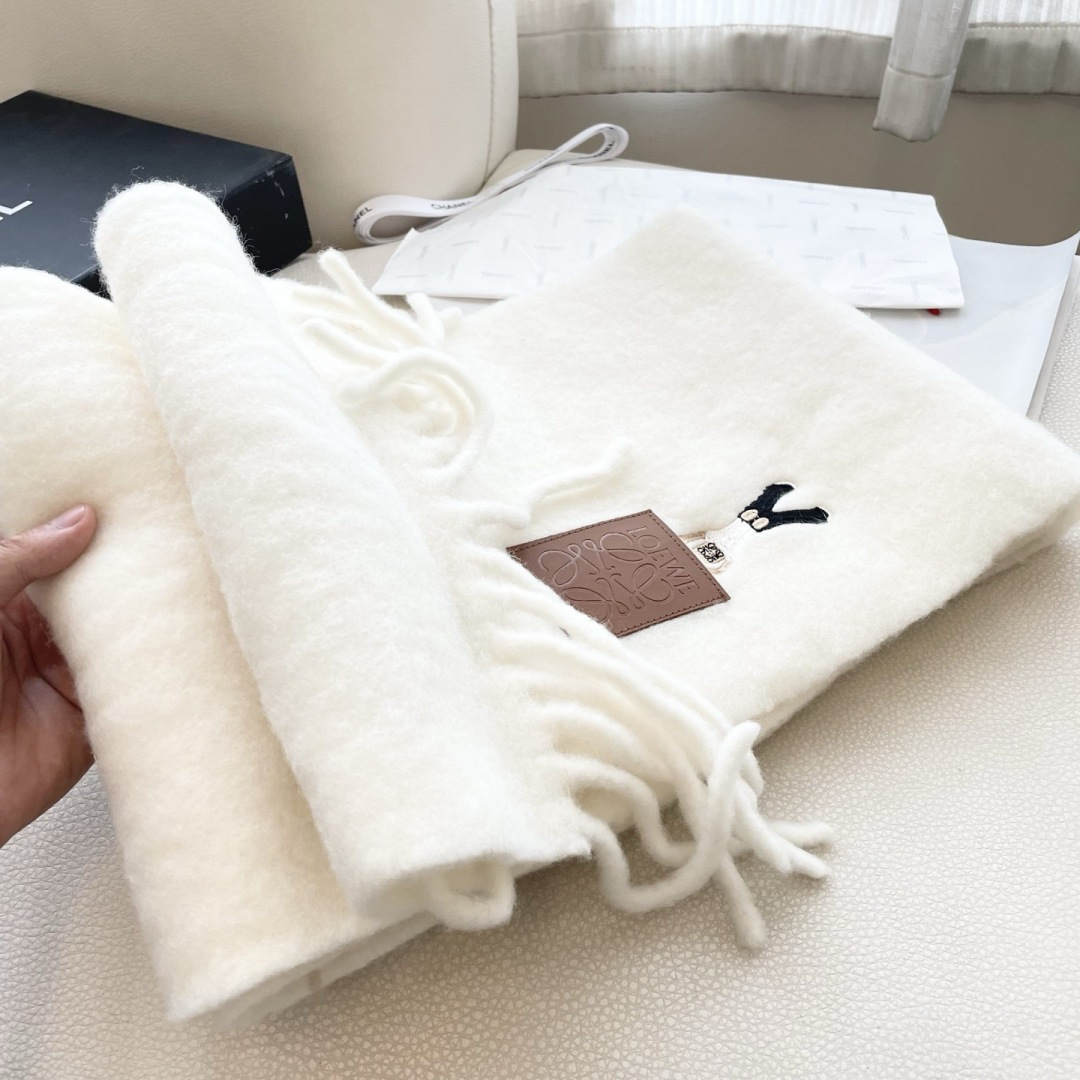 ❤️️2025年罗意威超美新款马海毛围巾！超级推荐入手！】质感好货！主打的马海毛围巾~据说超难买哦！！打