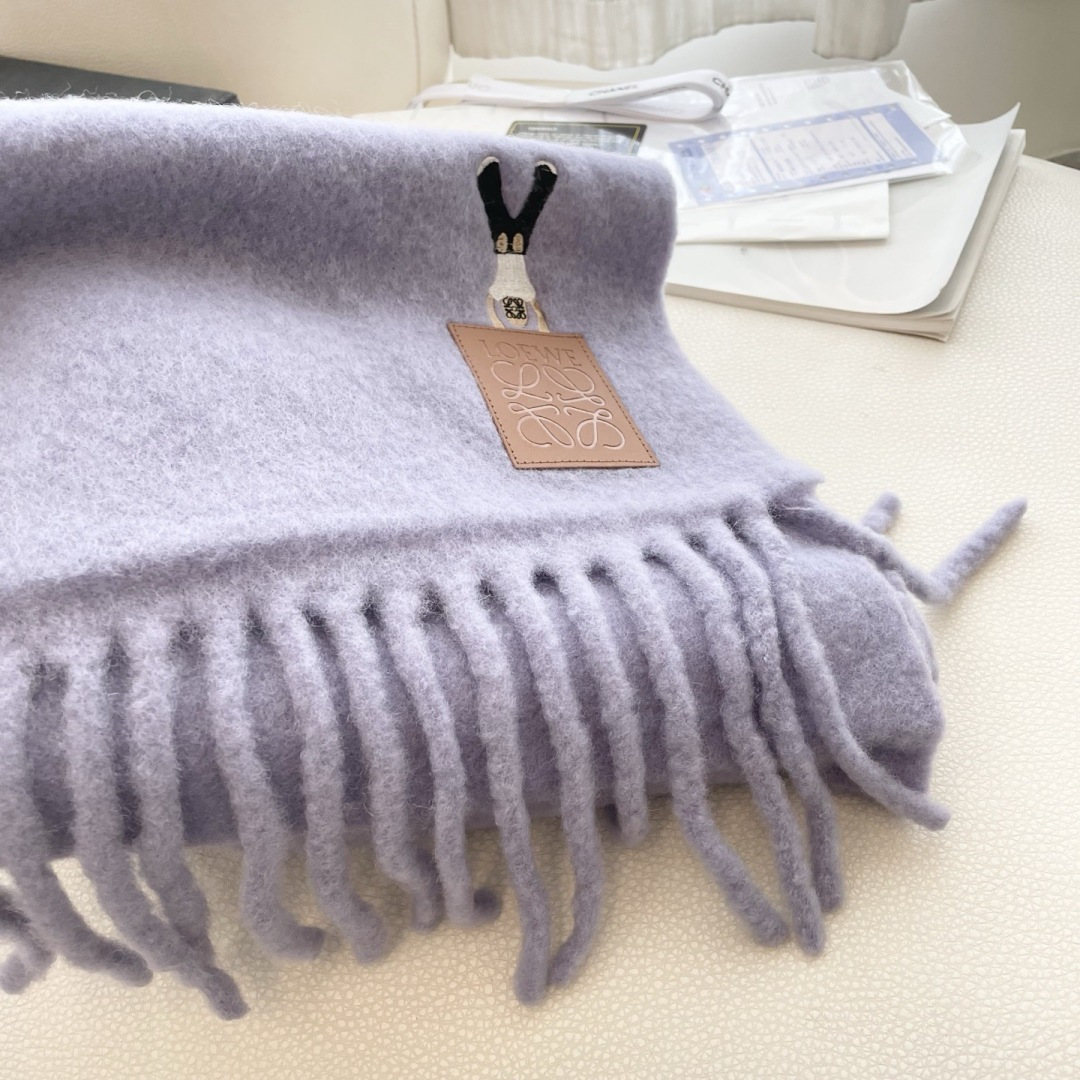 ❤️️2025年罗意威超美新款马海毛围巾！超级推荐入手！】质感好货！主打的马海毛围巾~据说超难买哦！！打