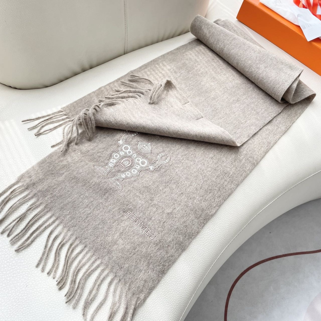 上新2025爱马仕男女款围巾且买且珍惜😍~都是出口订单所以比较难遇❤️东西讲究少而精😍好看的一定要收😎这