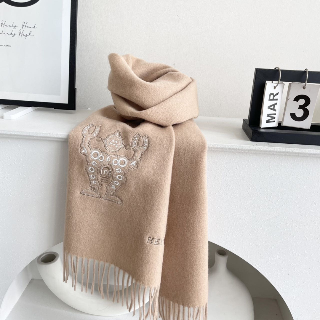 上新2025爱马仕男女款围巾且买且珍惜😍~都是出口订单所以比较难遇❤️东西讲究少而精😍好看的一定要收😎这