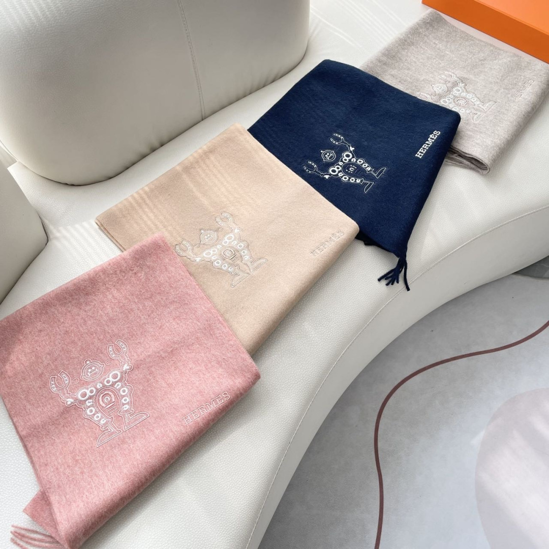 上新2025爱马仕男女款围巾且买且珍惜😍~都是出口订单所以比较难遇❤️东西讲究少而精😍好看的一定要收😎这