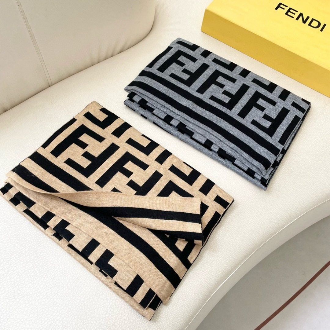 爆款上新 情侣款👍👍芬迪 独家牛货🐂 奢华尽在尺寸之间，高端品质‼️具有超高羊绒品质才会被此品牌青睐‼️