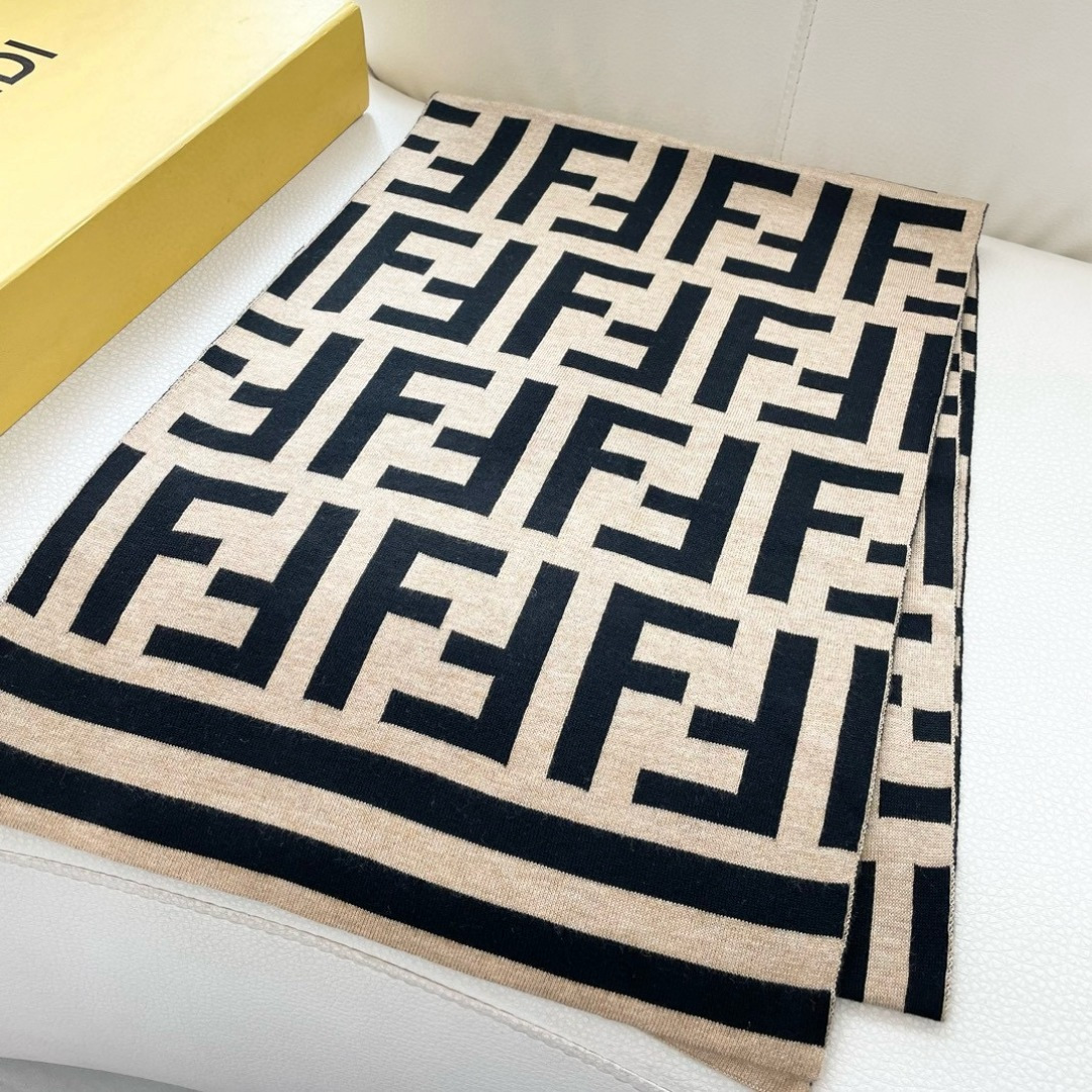 爆款上新 情侣款👍👍芬迪 独家牛货🐂 奢华尽在尺寸之间，高端品质‼️具有超高羊绒品质才会被此品牌青睐‼️