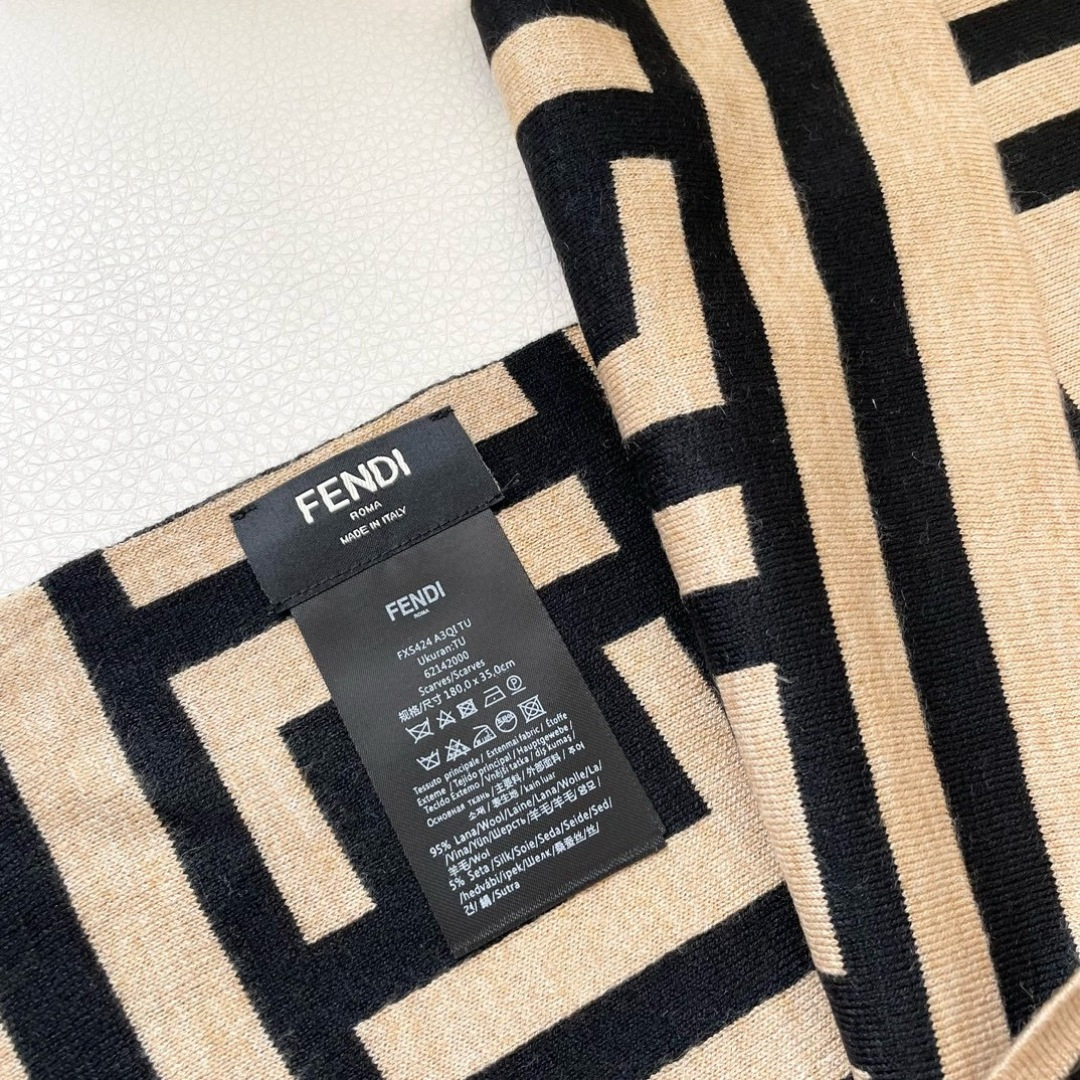 爆款上新 情侣款👍👍芬迪 独家牛货🐂 奢华尽在尺寸之间，高端品质‼️具有超高羊绒品质才会被此品牌青睐‼️