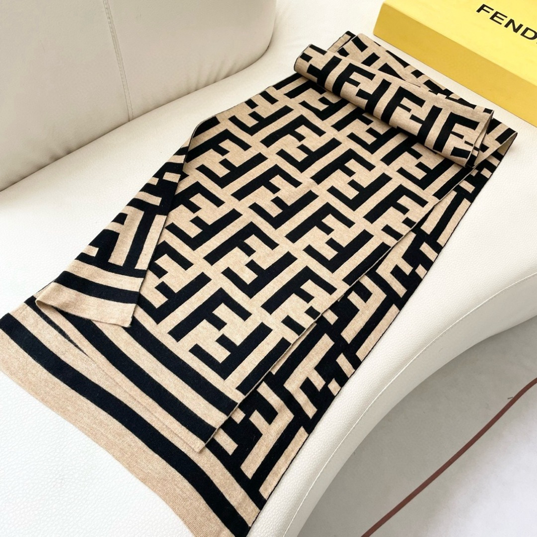 爆款上新 情侣款👍👍芬迪 独家牛货🐂 奢华尽在尺寸之间，高端品质‼️具有超高羊绒品质才会被此品牌青睐‼️