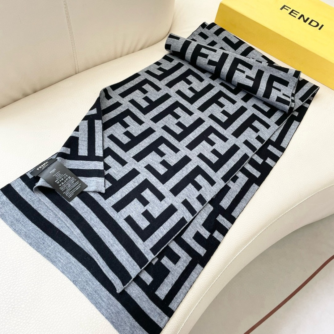 爆款上新 情侣款👍👍芬迪 独家牛货🐂 奢华尽在尺寸之间，高端品质‼️具有超高羊绒品质才会被此品牌青睐‼️