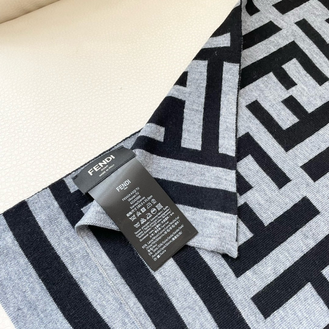 爆款上新 情侣款👍👍芬迪 独家牛货🐂 奢华尽在尺寸之间，高端品质‼️具有超高羊绒品质才会被此品牌青睐‼️