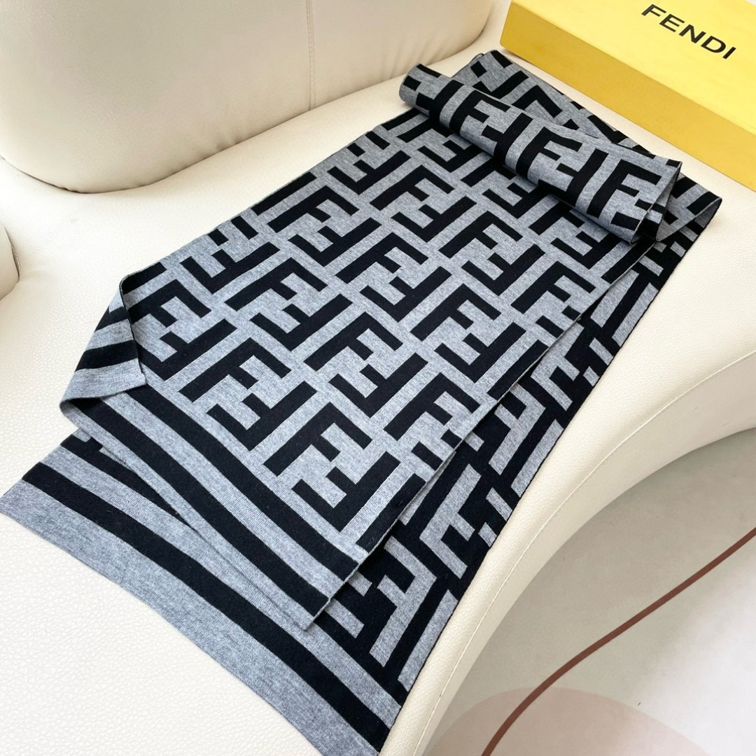 爆款上新 情侣款👍👍芬迪 独家牛货🐂 奢华尽在尺寸之间，高端品质‼️具有超高羊绒品质才会被此品牌青睐‼️