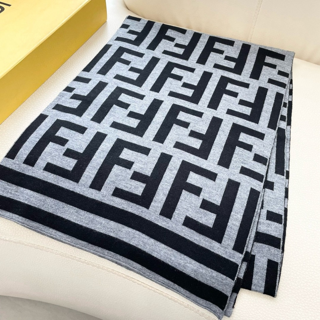 爆款上新 情侣款👍👍芬迪 独家牛货🐂 奢华尽在尺寸之间，高端品质‼️具有超高羊绒品质才会被此品牌青睐‼️