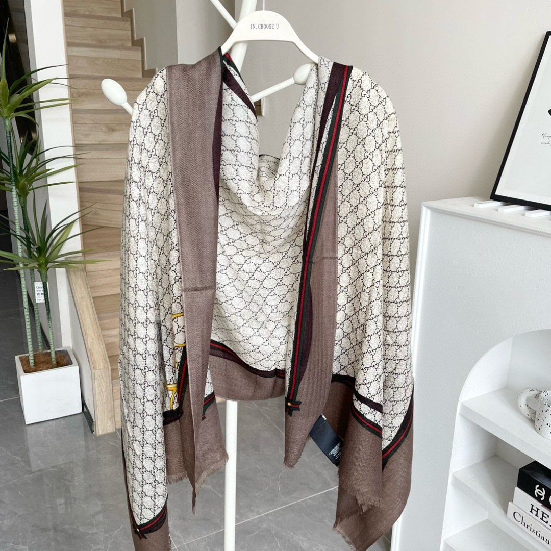 高版本 牛❗️稳稳的“高段位”！！全网最高版本❗️】时髦过冬！！Gucci秋冬新款提花双面围巾！高端奢华