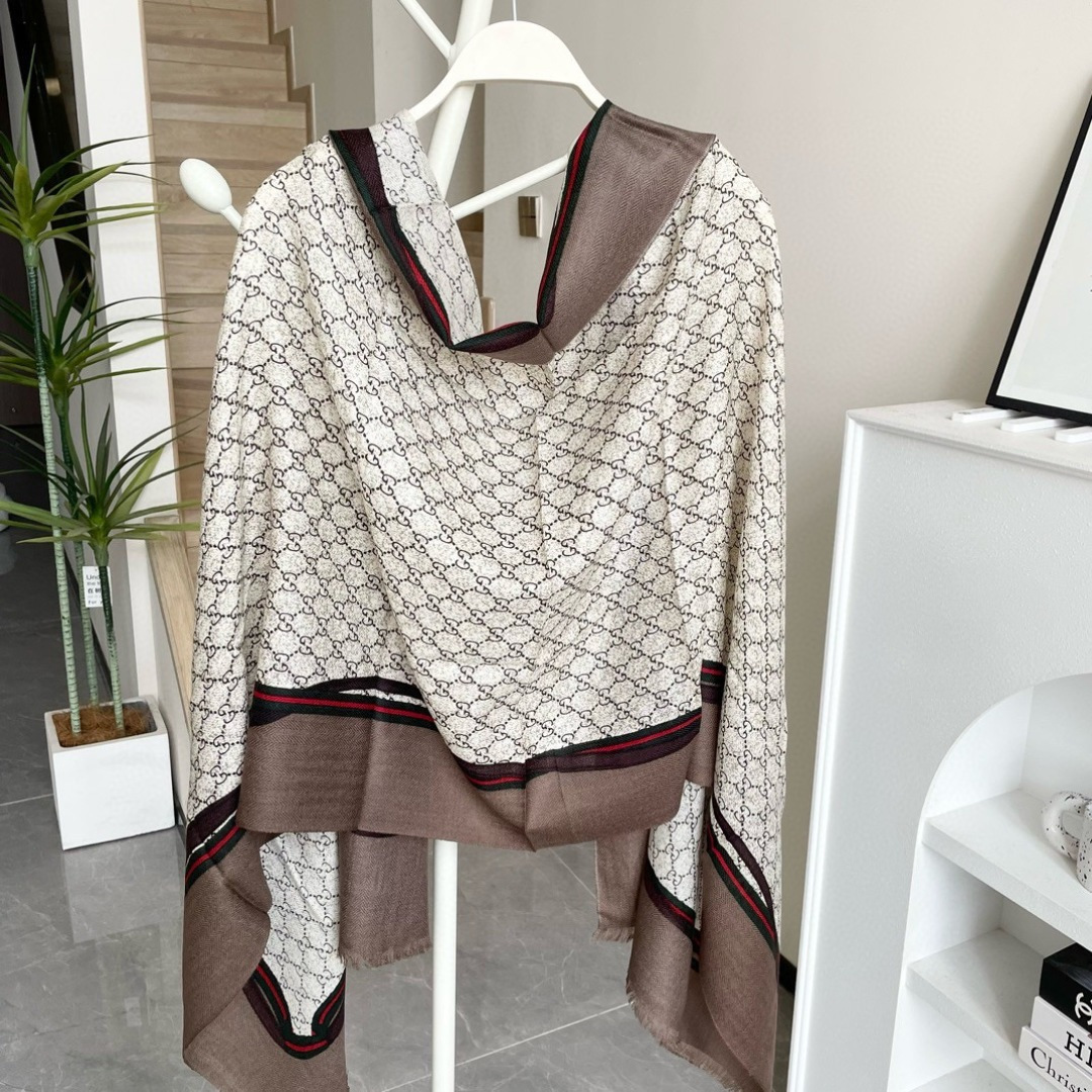 高版本 牛❗️稳稳的“高段位”！！全网最高版本❗️】时髦过冬！！Gucci秋冬新款提花双面围巾！高端奢华