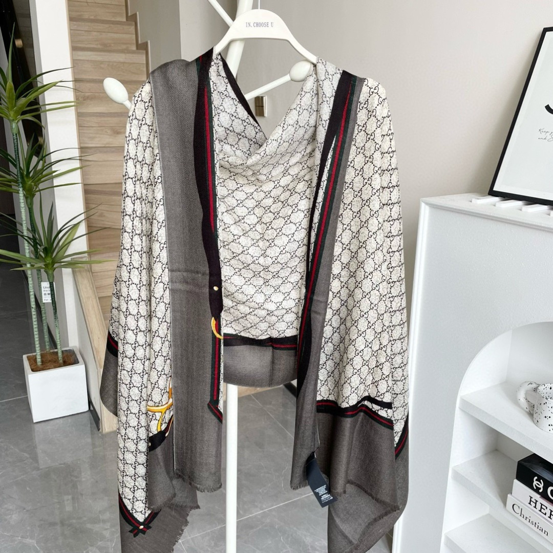 高版本 牛❗️稳稳的“高段位”！！全网最高版本❗️】时髦过冬！！Gucci秋冬新款提花双面围巾！高端奢华