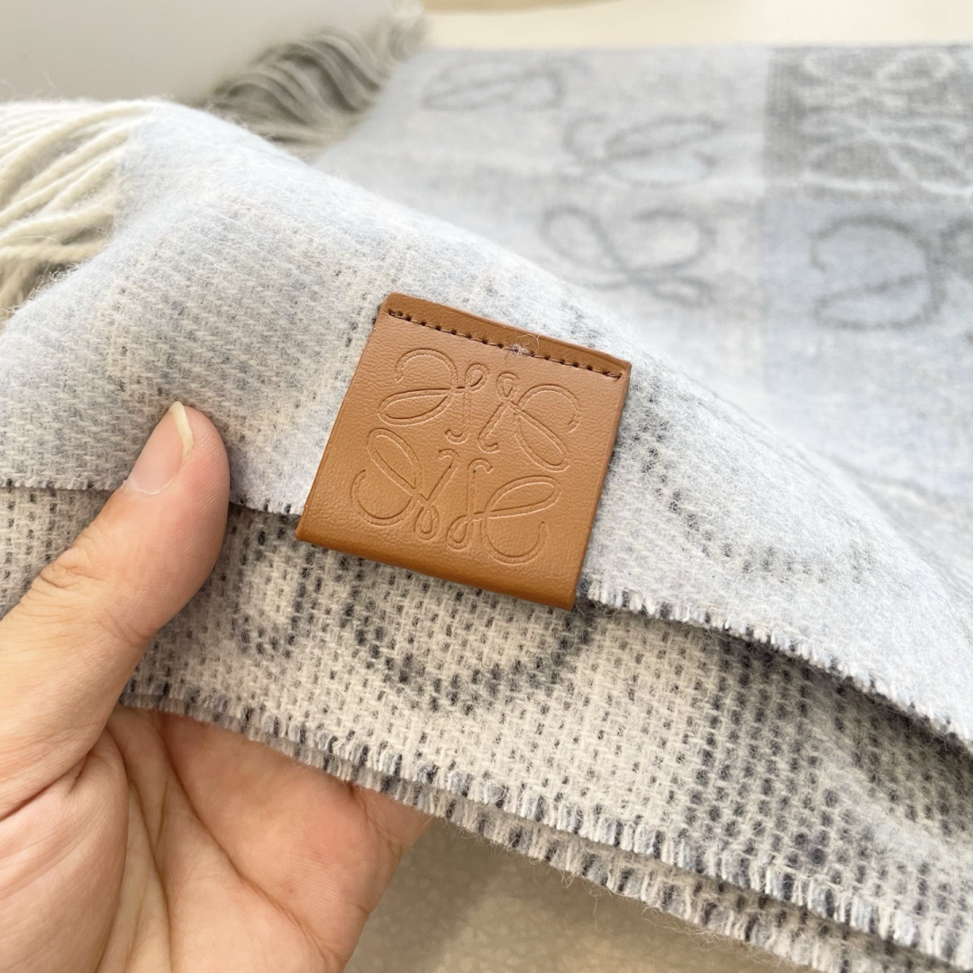 👑👑顶级原单中性款‼️罗意威【LW条纹长巾】很幸運拿到這個品牌的東西，真的不多見，很少在國內做訂單，款式