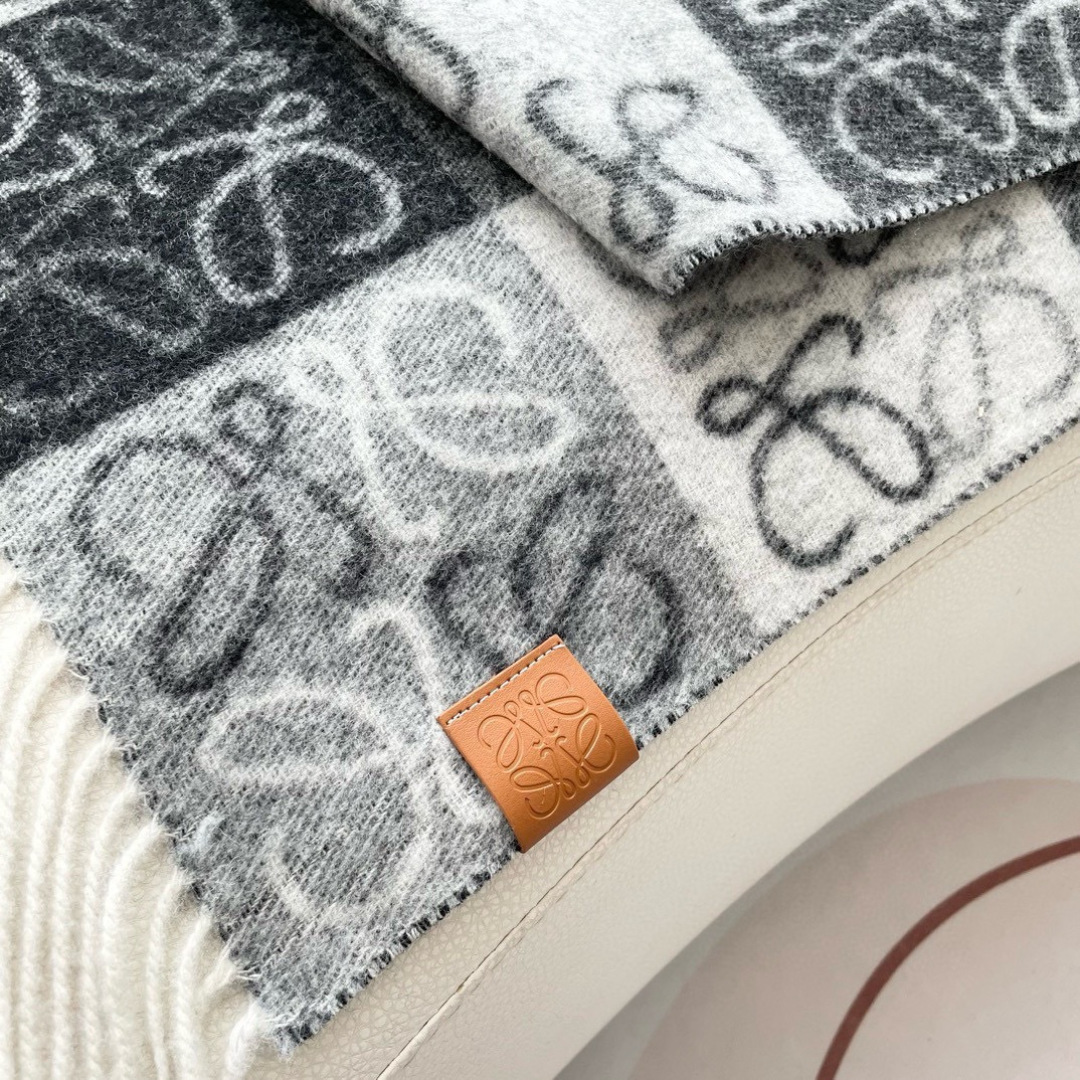 👑👑顶级原单中性款‼️罗意威【LW条纹长巾】很幸運拿到這個品牌的東西，真的不多見，很少在國內做訂單，款式