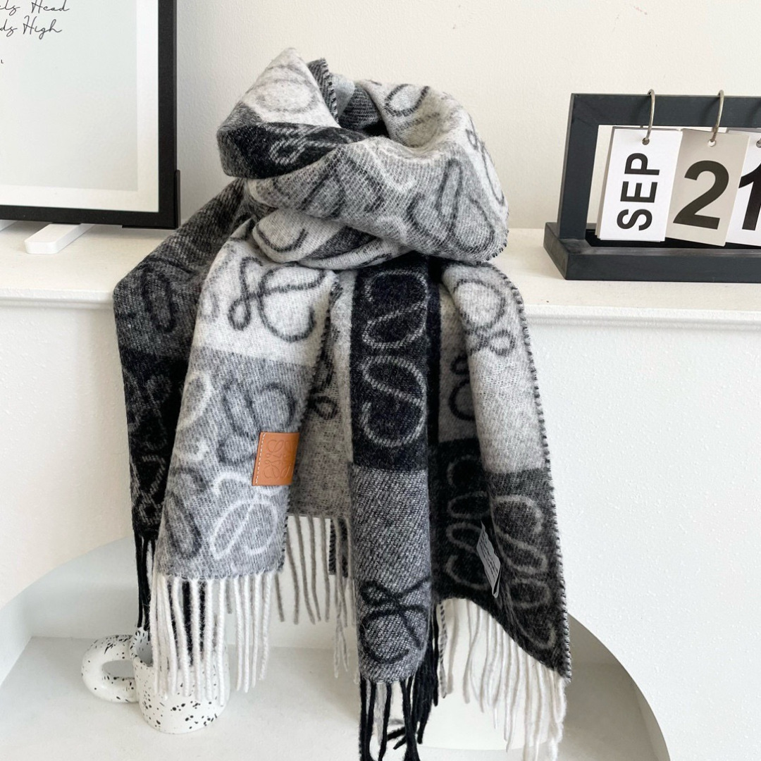 👑👑顶级原单中性款‼️罗意威【LW条纹长巾】很幸運拿到這個品牌的東西，真的不多見，很少在國內做訂單，款式