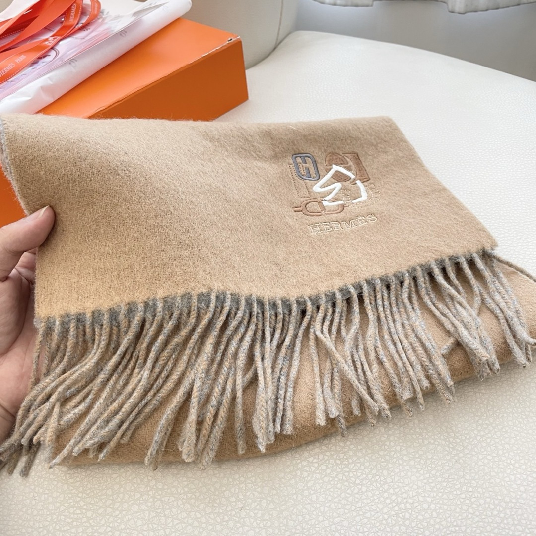 上新2025爱马仕双面男女款围巾且买且珍惜😍~都是出口订单所以比较难遇❤️东西讲究少而精😍好看的一定要收