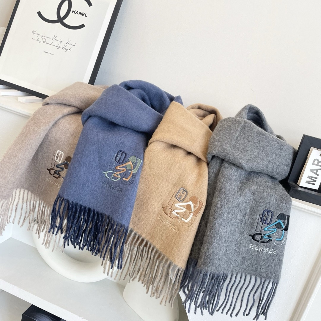 上新2025爱马仕双面男女款围巾且买且珍惜😍~都是出口订单所以比较难遇❤️东西讲究少而精😍好看的一定要收
