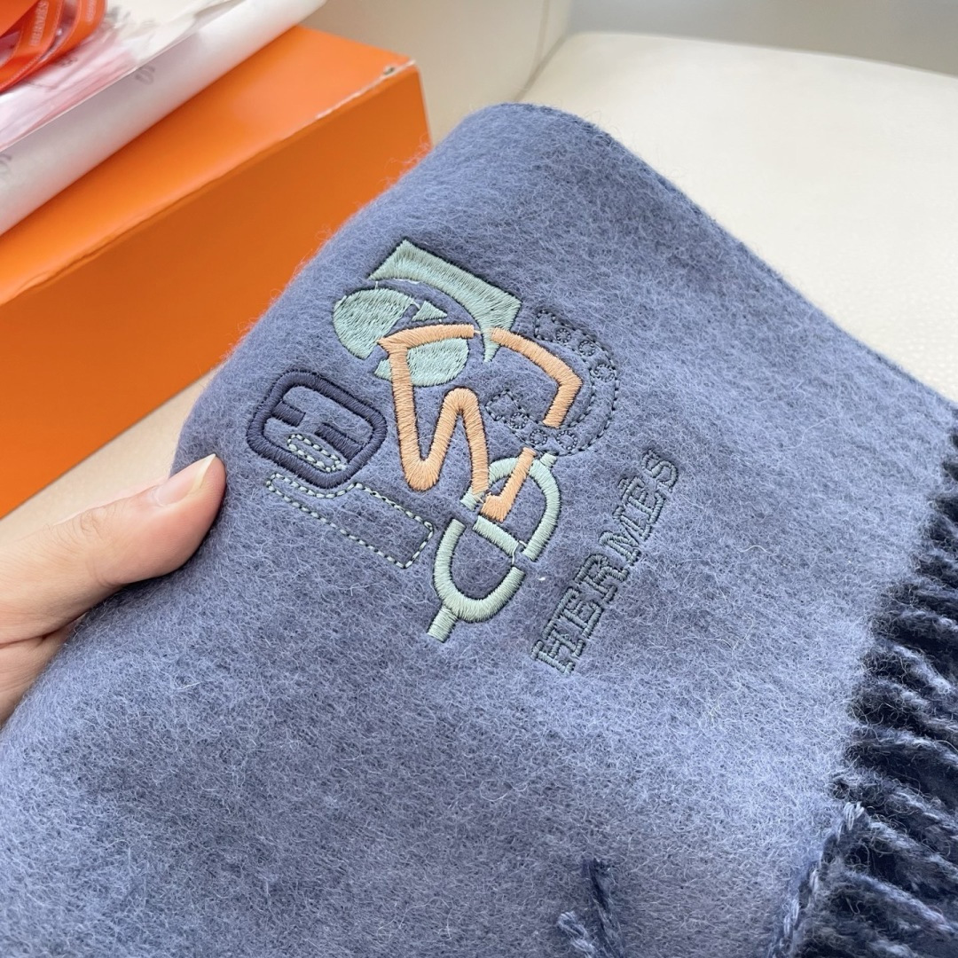 上新2025爱马仕双面男女款围巾且买且珍惜😍~都是出口订单所以比较难遇❤️东西讲究少而精😍好看的一定要收