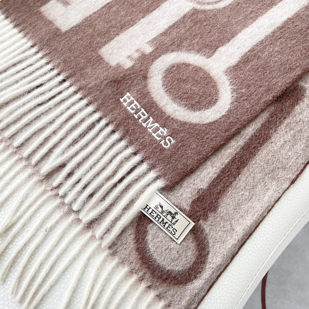 上新2025爱马仕男女款围巾且买且珍惜😍~都是出口订单所以比较难遇❤️东西讲究少而精😍好看的一定要收😎这